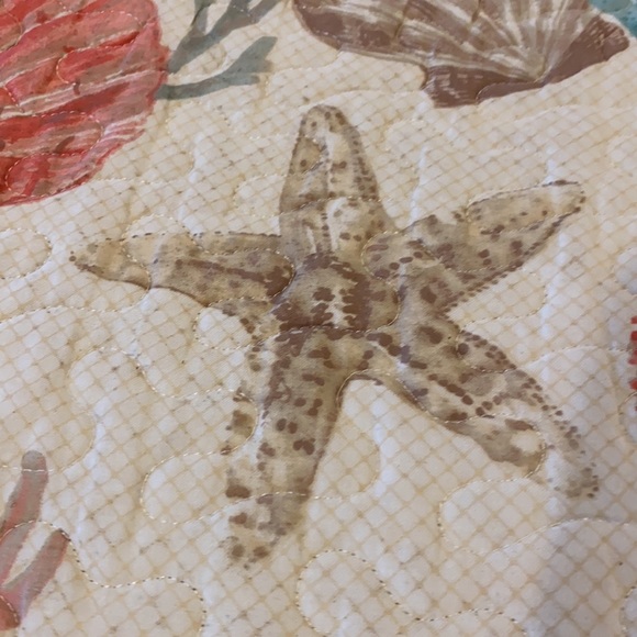 Queen Beachy quilt - Picture 2 of 7